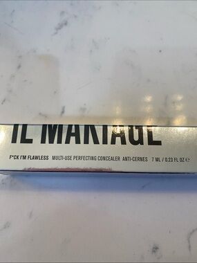IL MAKIAGE F*CK I'M FLAWLESS Multi-Use Perfecting Concealer - Silver Packaging